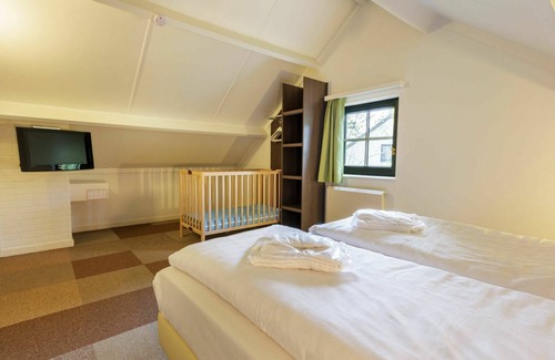 Mol House | Beautiful private villa for 4 guests with pool, WIFI, TV, terrace and parking