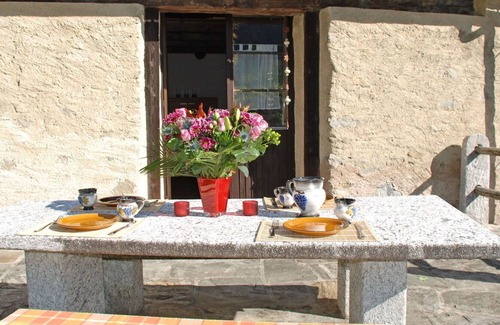 Aquila House | Beautiful private villa for 4 people with WIFI, TV, patio, pets allowed and panoramic view