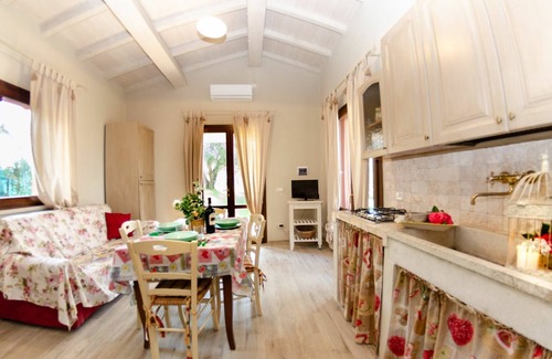 Lari Villa | Beautiful private villa for 4 guests with WIFI, private pool, A/C, pets allowed and parking