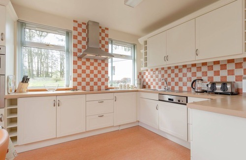 Maybole House | Beautiful private villa for 6 guests with WIFI, TV, pets allowed, panoramic view and parking