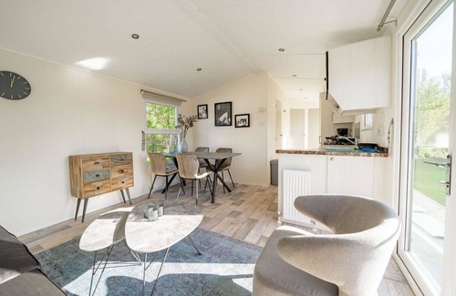 Linden House | Beautiful private villa for 4 people with WIFI, TV, terrace and parking