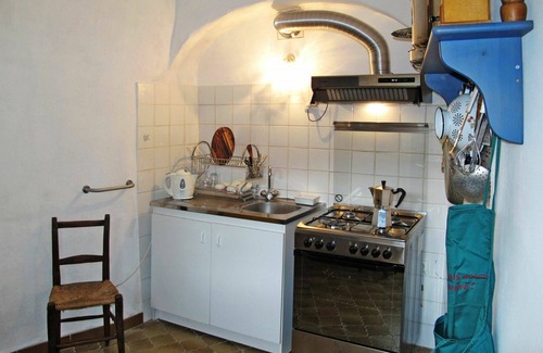 Airole Villa | Beautiful private villa for 2 people with WIFI, patio, pets allowed and parking