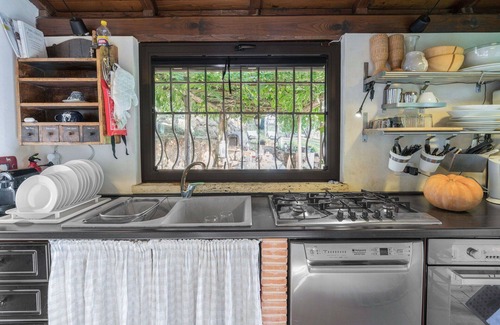 Nepi House | Beautiful private villa with private pool, A/C, WIFI, TV, patio, pets allowed and panoramic view