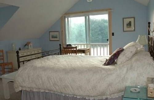 Loudon Cottage | Beautiful, private waterfront, great spot for romance or family fun!