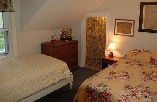 Loudon Cottage | Beautiful, private waterfront, great spot for romance or family fun!