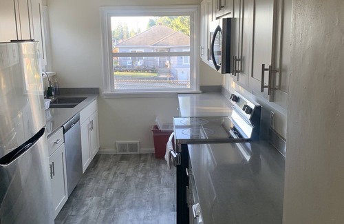 Everett House | Beautiful, quiet and secured two bedroom house