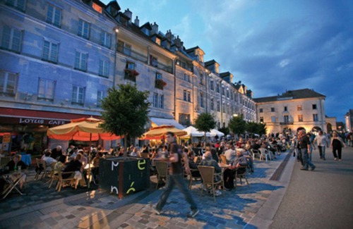 Besancon Old Town Apartment | Beautiful, quiet apartment with balcony in the heart of the historic center.