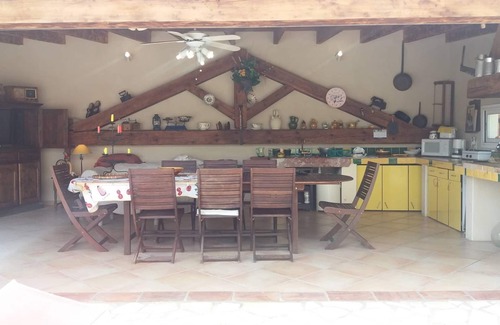 Bompas House | Beautiful quiet residential villa, large summer kitchen and private swimming pool