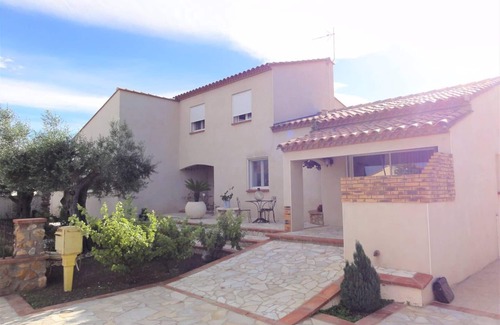 Bompas House | Beautiful quiet residential villa, large summer kitchen and private swimming pool