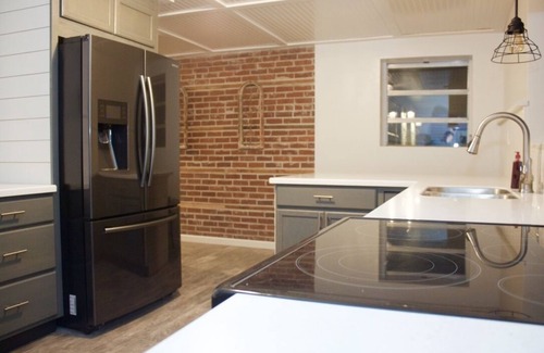 Moultrie House | Beautiful re-modeled mid-century home on a quiet street close to downtown.