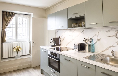 Carmes Apartment | Beautiful renovated apt on the banks of the Garonne