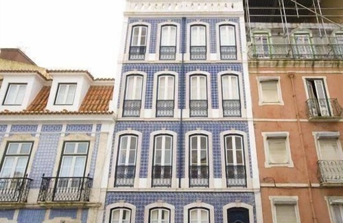Santos Apartment | Beautiful Renovated Apartment Built Early 1800's In The Embassy Area Of Lisbon