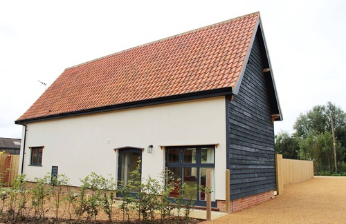 Eye House | Beautiful Renovated Barn - Sleeps 4 in two bedrooms