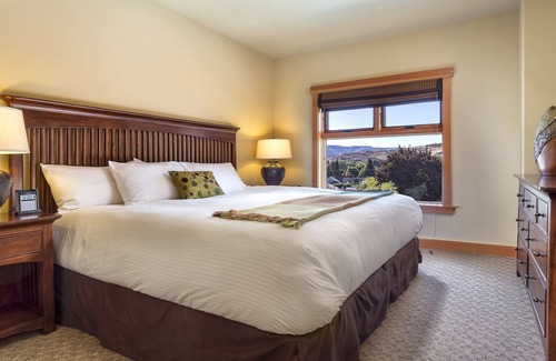 Chelan Resort | Beautiful resort in the heart of it all!