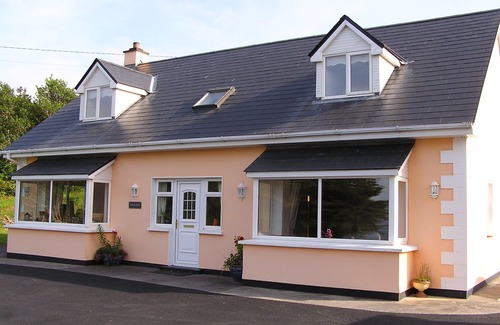 Kells House | Beautiful Ring of Kerry Residence with Ocean Views