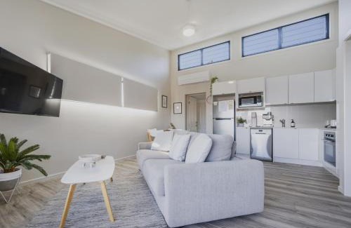Maclean Apartment | Beautiful river view guesthouse