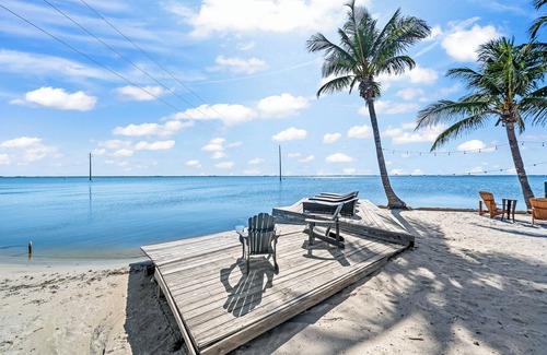 Orlando Beach House | Beautiful Riverfront Resort W/Steps from Private Beach Access & Perfect Setting for Events