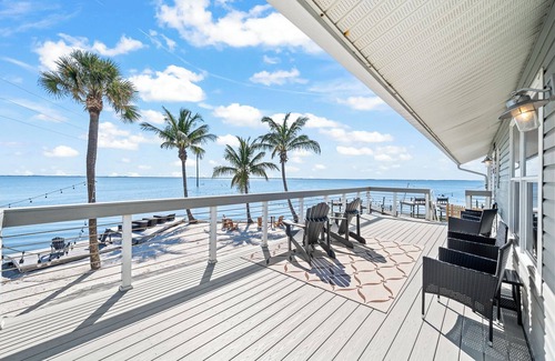 Orlando Beach House | Beautiful Riverfront Resort W/Steps from Private Beach Access & Perfect Setting for Events