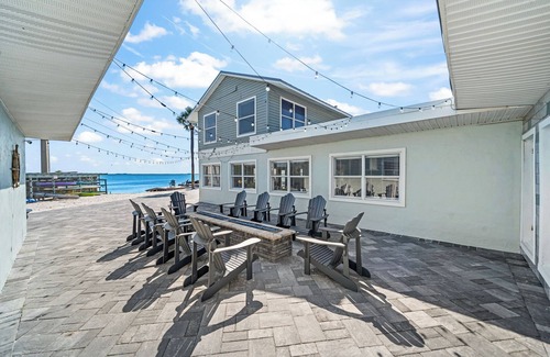 Orlando Beach House | Beautiful Riverfront Resort W/Steps from Private Beach Access & Perfect Setting for Events