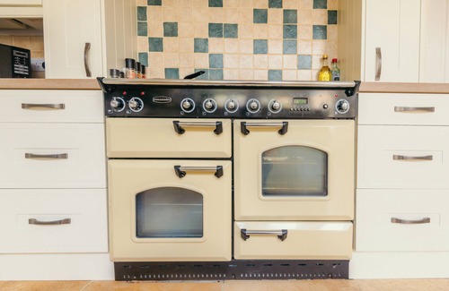 Ilkley House | Beautiful Riverside Terrace Home