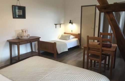 Chalais Bed & Breakfast | Beautiful room (3/4) in the old farm