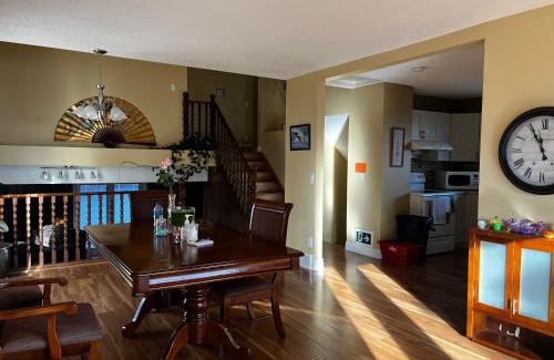 Northwest Calgary House | Beautiful room close Airport!