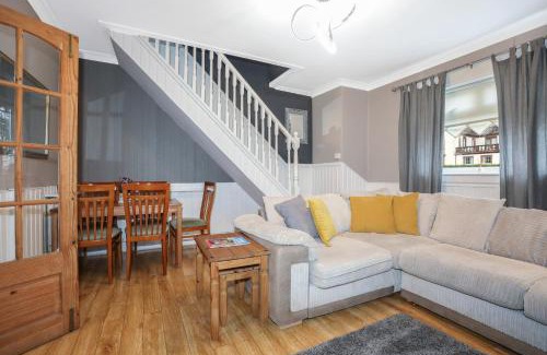 Gilmerton House | Beautiful Rooms in Edinburgh Cottage Guest House - Free Parking