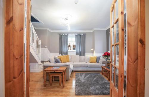 Gilmerton House | Beautiful Rooms in Edinburgh Cottage Guest House - Free Parking