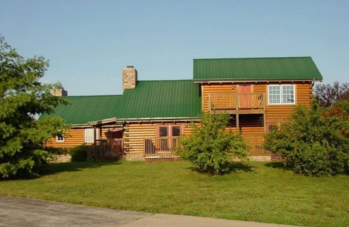 Lee's Summit Cabin | Beautiful Rustic 2 Bedroom Lone Jack Log Cabin just east of KC Metro