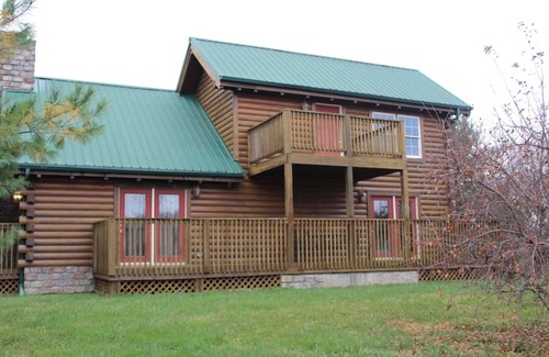 Lee's Summit Cabin | Beautiful Rustic 2 Bedroom Lone Jack Log Cabin just east of KC Metro