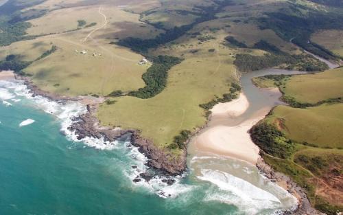 Buffalo City House | Beautiful rustic sea cottage, 2km Kob Inn