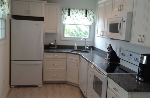 South Beach Haven Condo | Beautiful, Spacious Condo - 4 houses from the beach