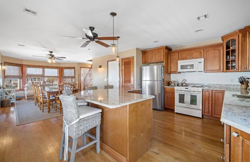 Beach Haven Terrace House | Beautiful Shore Getaway! Walk To Beach And Restaurants In Minutes!