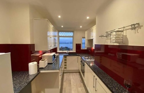 Port Glasgow House | Beautiful sea view property
