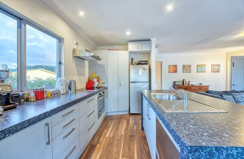 Waitarere Beach House | Beautiful Seahorse Beach House - Family Focussed, Modern and Relaxing!