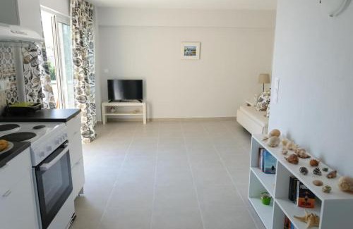 Oropos Apartment | Beautiful seaside studio with amazing view