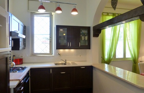 Lendinuso Villa | Beautiful Seaside Villa with pool & garden. 25 Mins From Airport. Free Wifi