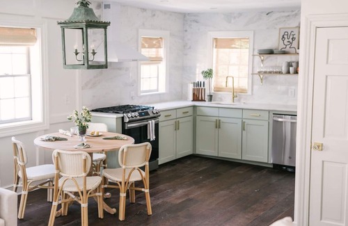 Cannonborough Elliotborough Apartment | Beautiful Second floor 2BR/2BA Steps to King St. Guesthouse Charleston East 42 D
