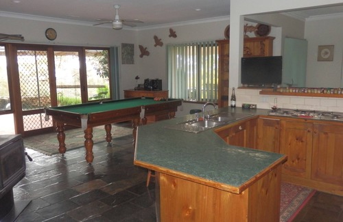 Spring Gully Bed & Breakfast | Beautiful setting, on 100 acres. Sleeps 10 people. Beautiful views.