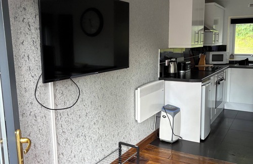 Bont Newydd Ski Chalet | Beautiful Snowdonia Tree Top View Chalet in North Wales