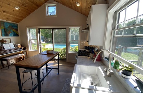 Shinnecock Hills Cottage | Beautiful Southampton Cottage with Saltwater Pool steps from Bay