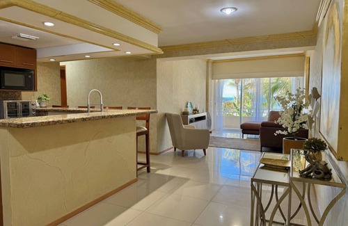 Quintas del Mar Apartment | Beautiful space by the beach and pool By Gps