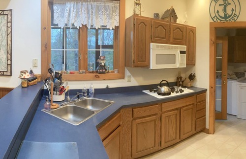 Huletts Landing House | Beautiful, Spacious, Cozy Adirondack Hidden-Gem in Huletts Landing, Lake George!