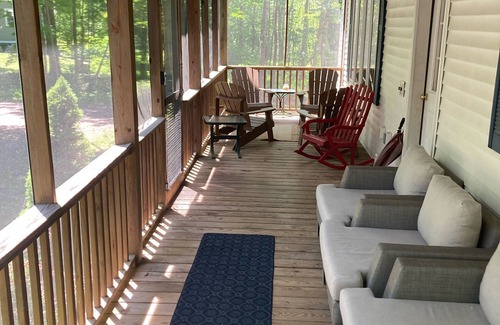 Huletts Landing House | Beautiful, Spacious, Cozy Adirondack Hidden-Gem in Huletts Landing, Lake George!