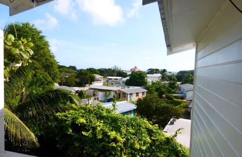 Hastings Apartment | Beautiful, spacious air-conditioned apartment close to south coast beaches