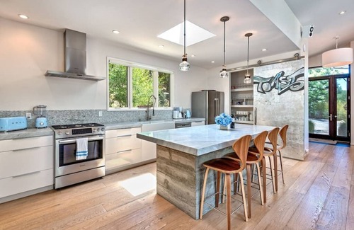 Healdsburg House | Beautiful Spacious ArtHaus!