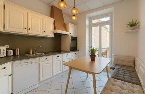 Lepante Quarter Apartment | Beautiful spacious air conditioned apartment - center