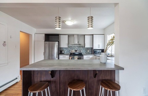 Bedford Apartment | Beautiful & Spacious Apt, AC