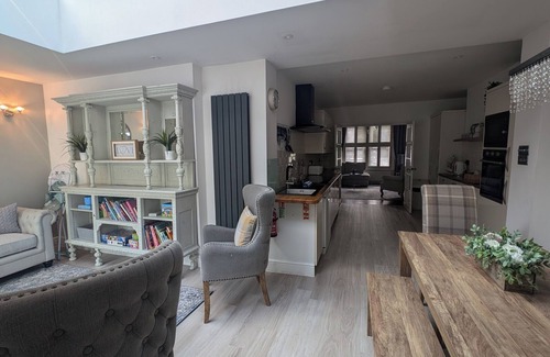 Boscombe Apartment | Beautiful Spacious Seaside Apartment