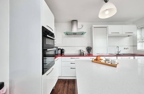 Portstewart House | Beautiful Spacious House with Hot Tub & Sauna, Near the Beach!
